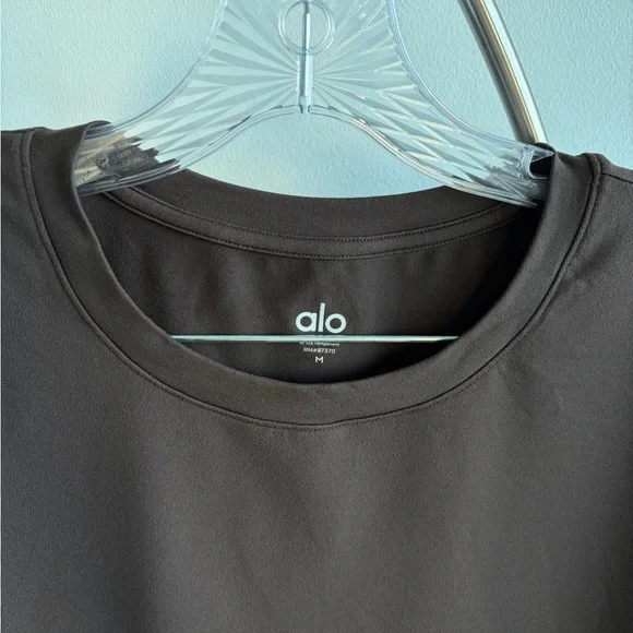 ALO Yoga Matching Set Men's brown Short Sleeve Tee & short - Picture 4 of 12